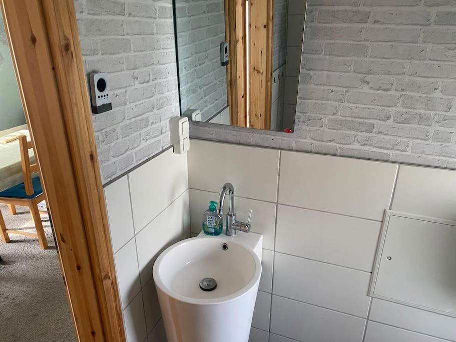 Bungalow Im Gruenen Werneuchen ภายนอก รูปภาพ